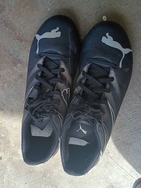 Puma SOCCER CLEATS Size 7 Black Athletic Cleats
